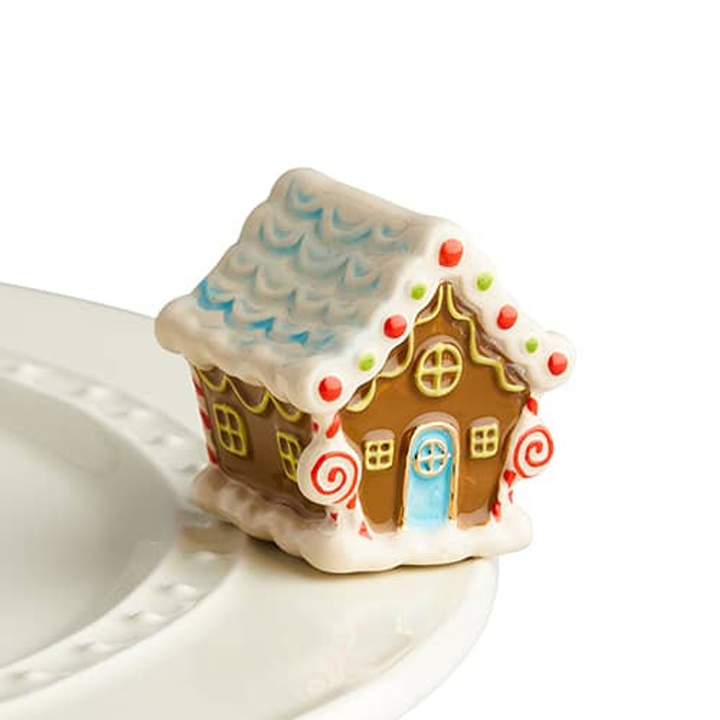 Nora Fleming, candyland lane A218

With visions of sugarplums dancing in your head and our candy land lane mini gracing your platter, Christmas has never been more colorful or delicious!

Not dishwasher safe. Hand wash only.