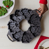 Pan 7 Cakelet Holiday Wreath Cast Iron