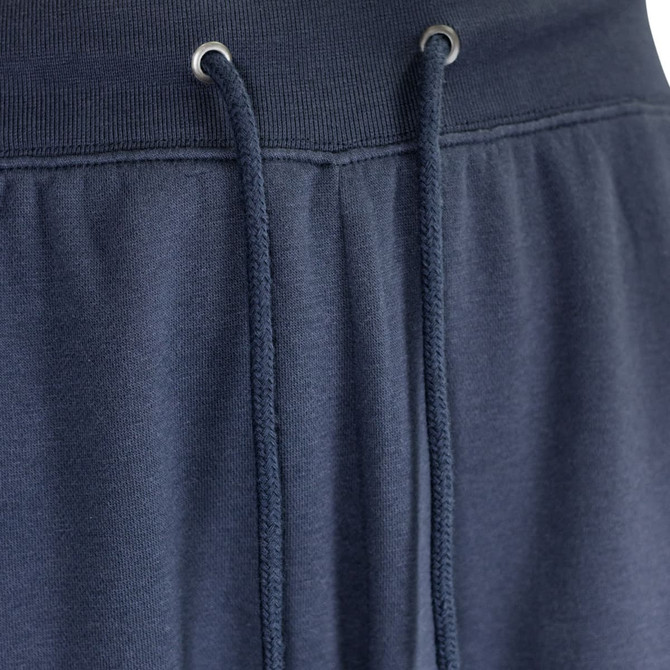 Navy blue unisex sweatpants featuring an elastic waistband with drawstrings and metal eyelets. Includes a logo.