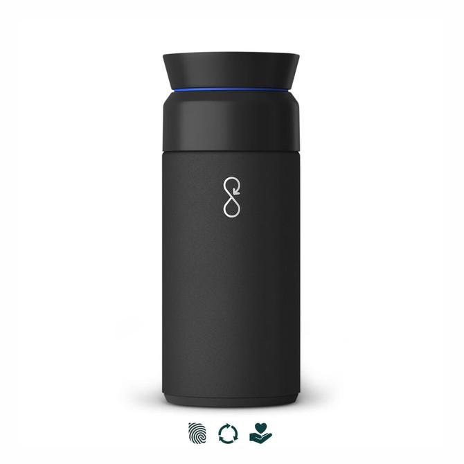 A drink bottle in sleek black with a rounded top, featuring a logo and a blue accent.