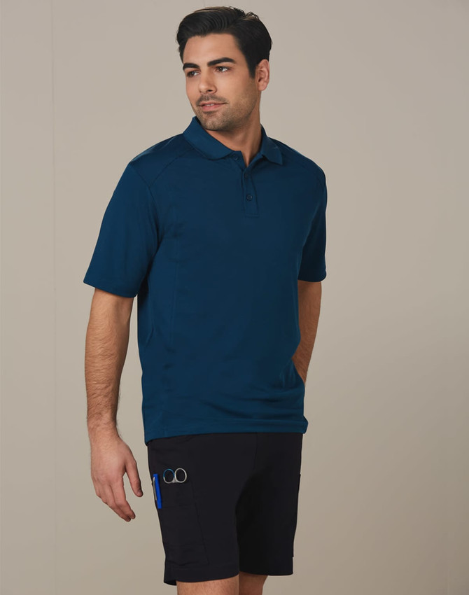Men's utility cargo shorts in black, featuring pockets and a logo, paired with a navy polo shirt.