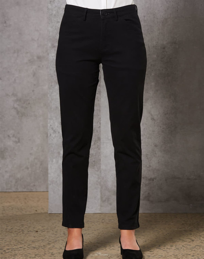 Black ladies' chino pants featuring a slim fit and a classic design. Includes a waistband and front pockets.