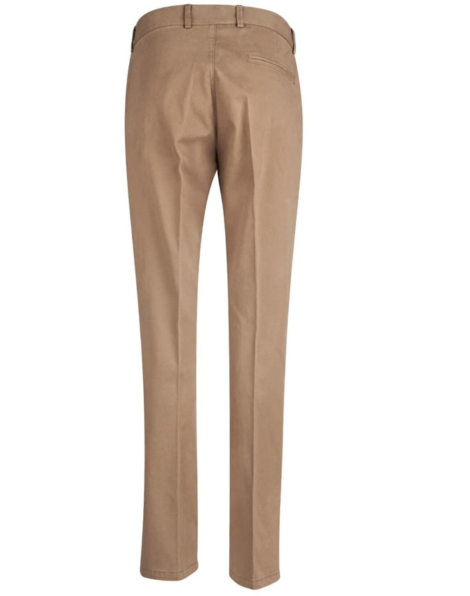 Tan chinos for women featuring a sleek design, with pockets and a logo. Suitable as stylish trousers.