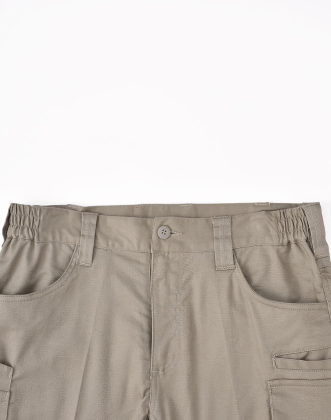 Unisex cotton stretch ripstop work shorts in khaki, featuring elastic waistband and multiple pockets.