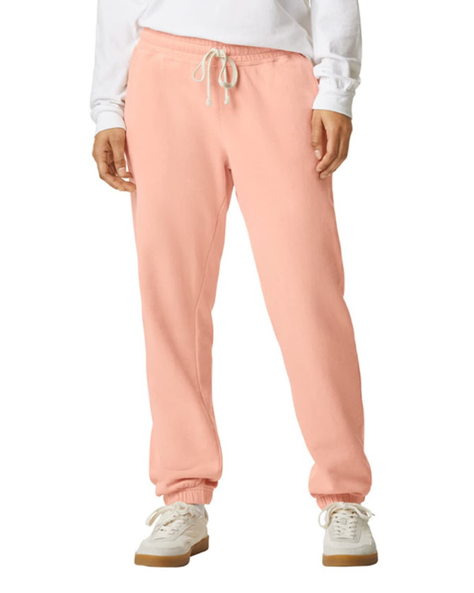 Lightweight sweatpants in a soft pink colour, featuring an elastic waistband and cuffs, with a drawstring.