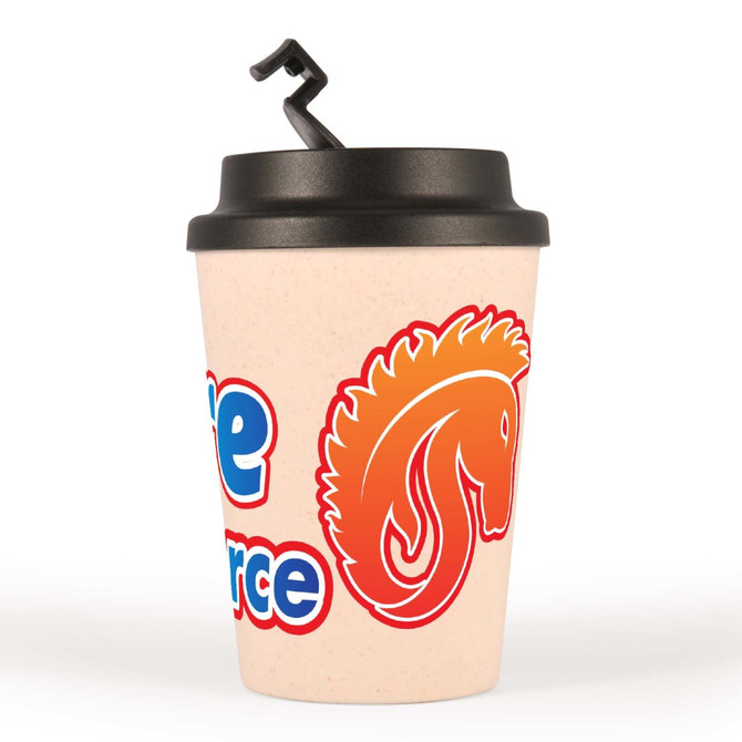 A reusable coffee cup in beige with a black comfort lid and a logo.
