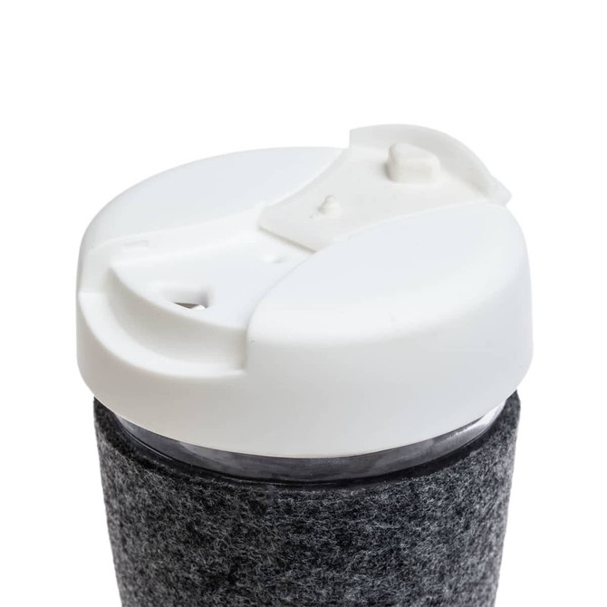 A coffee cup with a flip lid and a textured RPET band in a dark color, designed for reusable drinkware.