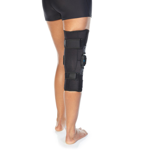 Comfortable hinged patella tracking brace