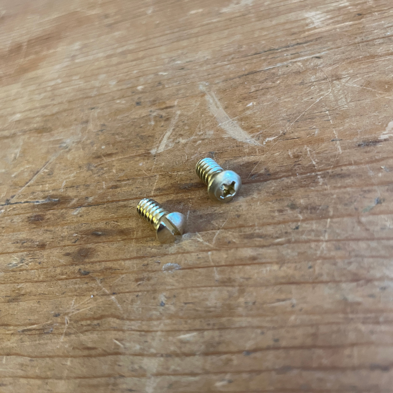 OldFashioned Door Knob Set Screws with Oval Jackson Heads