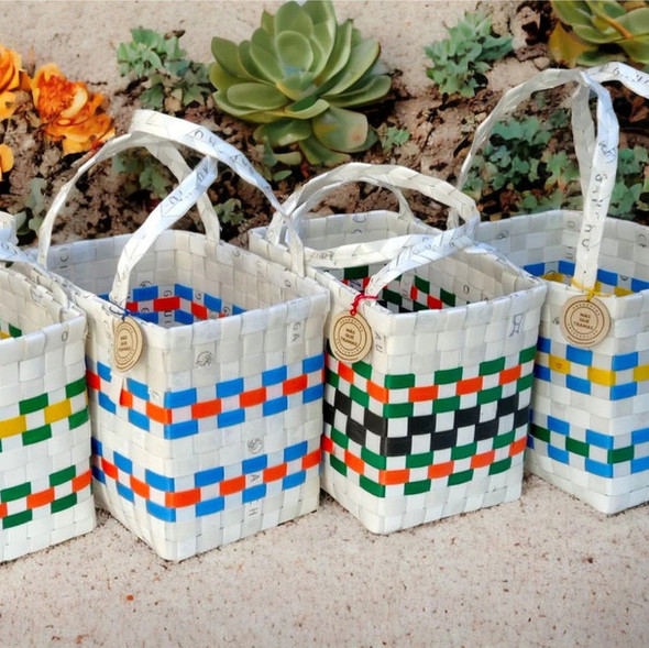 Más Que Tramas | Shoulder Tote Bag, Recycled Storage Basket or Shopping Bag - Multi-Purpose Totes (Random Assorted Color) 23 cm x 18 cm x 15 cm