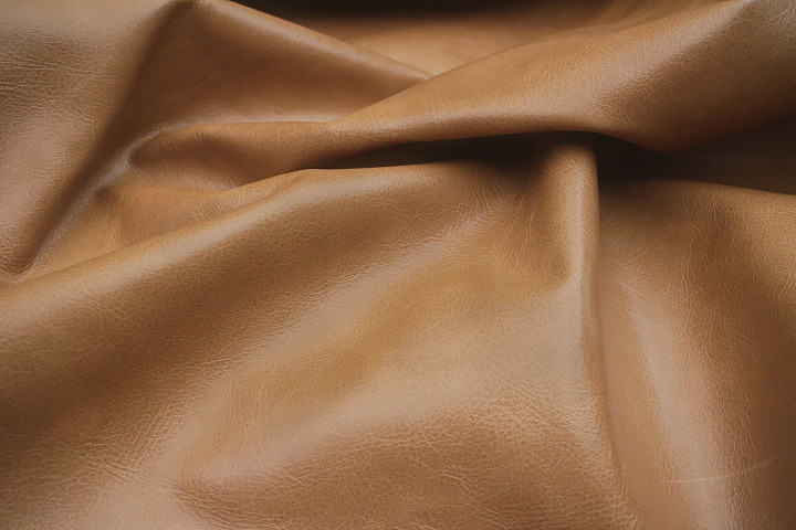 Close-up picture of Wicker Distress leather for upholstery with waxy finish
