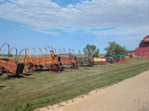 Antique Display Wagons – Fall, Farm & Seasonal Decor
