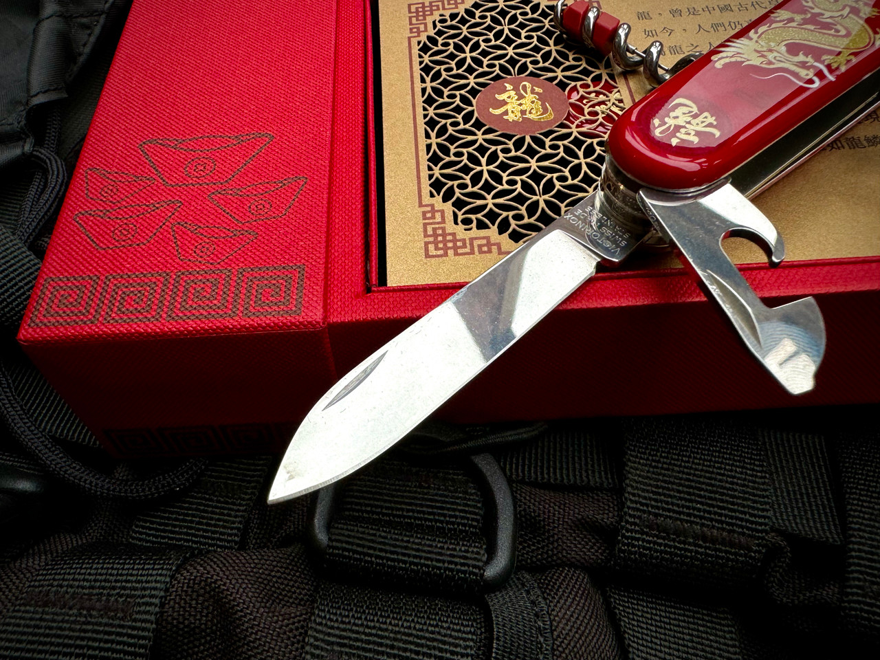 Victorinox Huntsman Year of the Dragon 2024 in red - 1.3714.E13