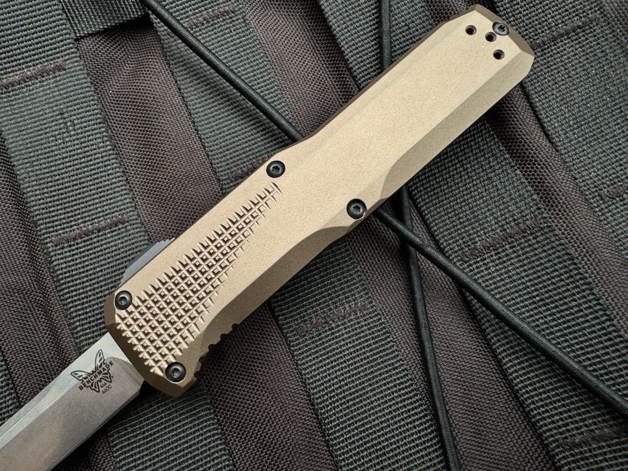 PRE-OWNED Benchmade Phaeton OTF Tan Aluminum Body w/ S30V Black