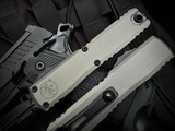 Microtech Ultratech D/E Gen III ZBP Natural Clear Aluminum Body w/ M390MK Black Plain Edge Blade (3.44") 1122-1NC