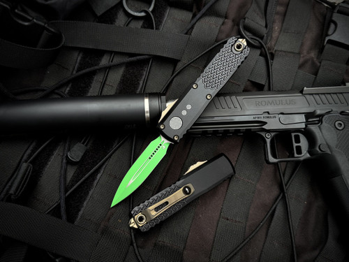 Microtech UTX-85 Gen IV D/E Jedi Master Edition Black Tri-Grip Aluminum Body w/ M390MK Green Plain Edge Blade (3.1") 12324-1JM