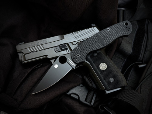 Spyderco Paramilitary 2 Folder Black G10 Body w/ CPM Magnacut Black Plain Edge Blade (3.45") C81GMMCBKP2