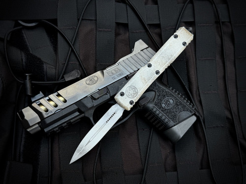 CONSIGNMENT Microtech Ultratech D/E Sandtrooper Edition Aluminum Body w/ Matching Plain Edge Blade (3.4") 122-1SAD