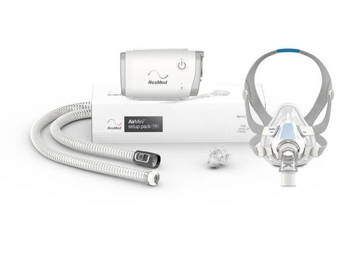 Resmed AirMini - F20 Starter kit + Deluxe Bag, portable CPAP machine with accessories including a mask, tubing, and carrying bag for sleep therapy.