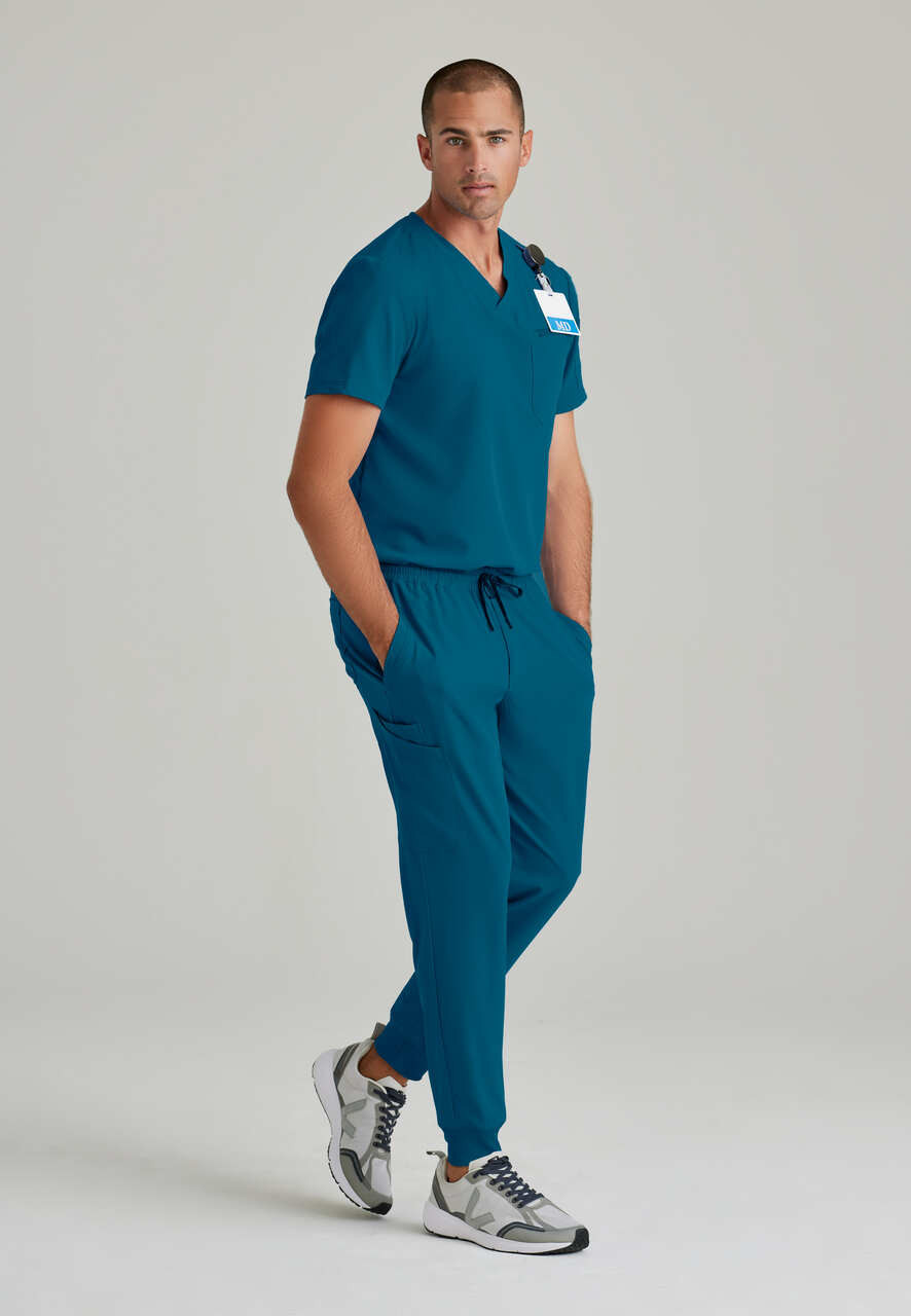 Barco Unify : Men's V Neck 3 pocket scrub top but153