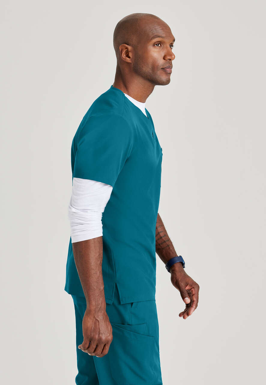 Barco Unify : Men's V Neck 3 pocket scrub top but153