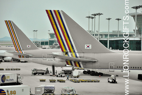 Asiana Airlines | B747-400 & B777-200 | HL7418 & HL7739 | Photo