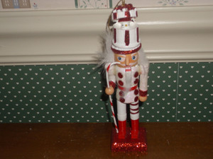 KURT ADLER 6" WOODEN RED/WHITE GIFT BOX HAT NUTCRACKER ORNAMENT-NEW