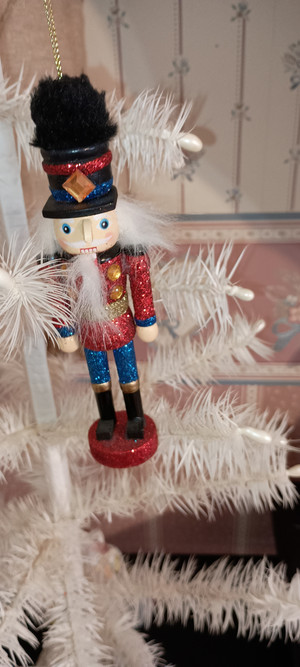 KURT ADLER 6" WOODEN NUTCRACKER ORNAMENT-BLACK FUR HAT-NEW