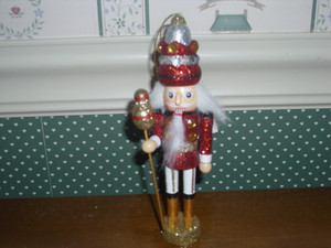 KURT ADLER 6" WOODEN NUTCRACKER ORNAMENT- RED/SILVER KING-NEW