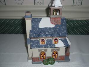 DEPT. 56 NEW ENGLAND VILLAGE PORCELAIN BUILDING WITH LIGHT CORD-WALTON GREEN CHURCH
