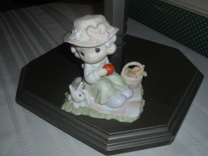 PRECIOUS MOMENTS PORCELAIN FIGURINE EVENT PIECE-WE'RE SO HOPPY YOU'R HERE
