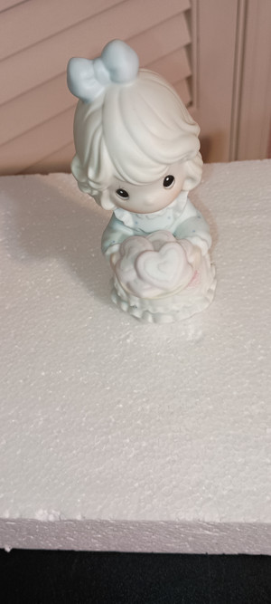 PRECIOUS MOMENTS PORCELAIN FIGURINE-YOU'RE THE SWEETEST COOKIE IN THE BATCH