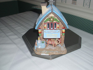 DEPT. 56 NORTH POLE VILLAGE- PORCELAIN BUILDING- LIMITED EDITION  PIEC SANTA'S HITCHING STATIONE-