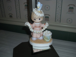 PRECIOUS MOMENTS PORCELAIN FIGURINE-THINGS ARE POPPIN AT OUR HOUSE THIS CHRISTMAS