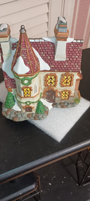 DEPT. 56 DICKENS VILLAGE PORCELAIN BUILDING WITH LIGHT CORD-VICTORIAN GRANGE HOUSE
