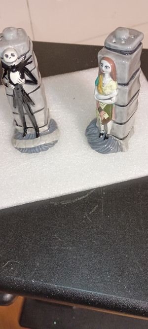 DISNEY CERAMIC SALT & PEPPER SET-JACK & SALLY FROM THE NIGHTMARE BEFORE CHRISTMAS-NEW IN BOX