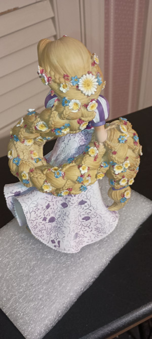 DISNEY SHOWCASE-COUTURE DE FORCE FIGURINE- RAPUNZEL FROM DISNEY'S "TANGLED"-NEW IN BOX