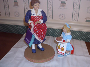 POSSIBLE DREAMS- YEAR 2000 CLOTHIQUE FIGURINE- WARM HEARTS-NEW IN BOX