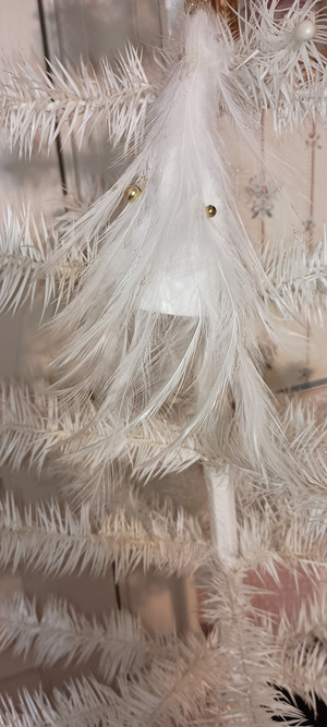 DEPT. 56 -2018- WHITE FEATHER TREE ORNAMENT-NEW-5"H