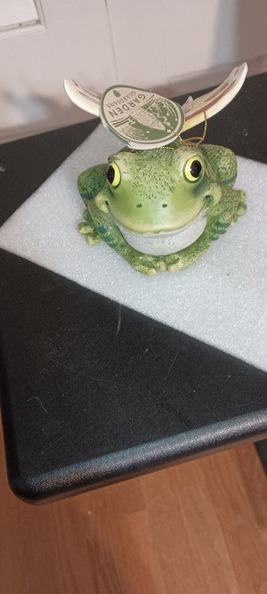 DEPT.56 GARDEN GUARDIANS-GUARD-SLICK THE FROG-NEW