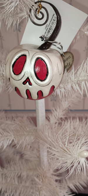 BETHANY LOWE-LEE ANN KRESS MINI HALLOWEEN ORNAMENT-RED APPLE WITH WHITE POISON-NEW 2023