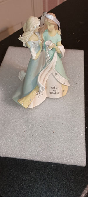 2019 FOUNDATIONS BY ENESCO- LOVE YOU LIKE A SISTER ANGEL ORNAMENT- NEW IN BOX