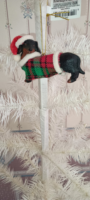KURT ADLER-2023- PET PARADE DOG ORNAMENT-BLACK & TAN DACHSHUND ORNAMENT WITH PLAID COAT & SANTA HATY