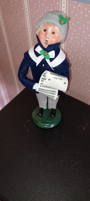BYERS CHOICE CAROLER-YARDLEY FAMILY- BOY-NEW-2022