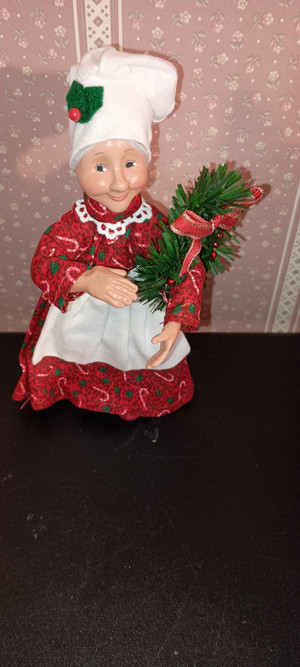 BYERS CHOICE 2023-KINDLE-BAKING MRS. CLAUS-NEW IN PACKAGE