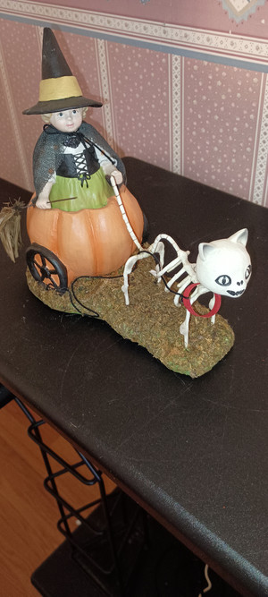 BETHANY LOWE-HALLOWEEN- SKELLY'S PUMPKIN CARRIDGE RIDE