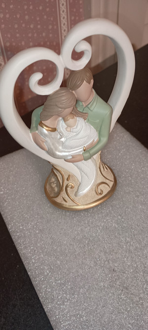 ENESCO-GREGG GIFTS-LEGACY OF LOVE FIGURE-NEW IN BOX