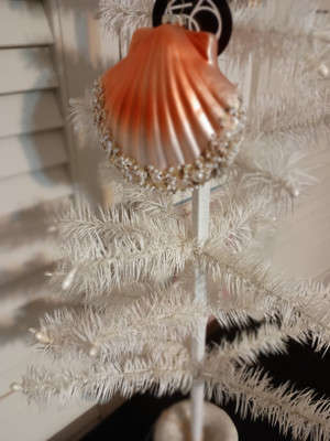 DEPT 56.-2019 COAST-TO COAST GLASS ORNAMENT-PACIFIC GOLD SCALLOP SHELL-NEW