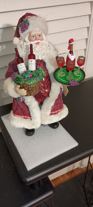 KSA FABRICHE WINE HOLDING SANTA FIGURE-NEW 2021