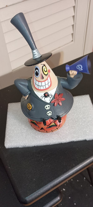 MISS MINDY-DISNEY SHOWCASE- MAYOR FIGURE-NIGHTMARE BEFORE CHRISTMAS-NEW IN BOX